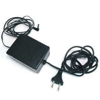 Adattore Tensione 230V  50Hz - 12V 1.5A