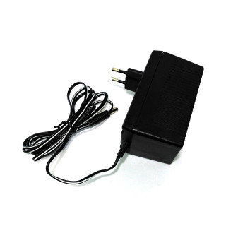 OEM AU-10/A -  Adattatore Universale Tensione - Ingresso 230V  50Hz - 15VA Uscita  4.5V-12V  750mA 9VA