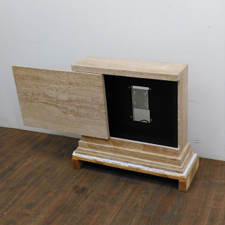 Porta TV Motorizzato a Scomparsa in Marmo Beige con Apertura Orizzontale