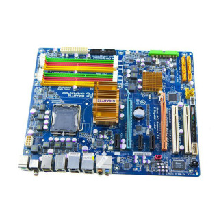 Gigabyte GA-EP45C-DS3 LGA 775 + 2x  Patriot Signature 2 Gb Pc2-6400 Ddr2 800Mhz Memory Psd22G8002S + Processore Intel 2 Quad