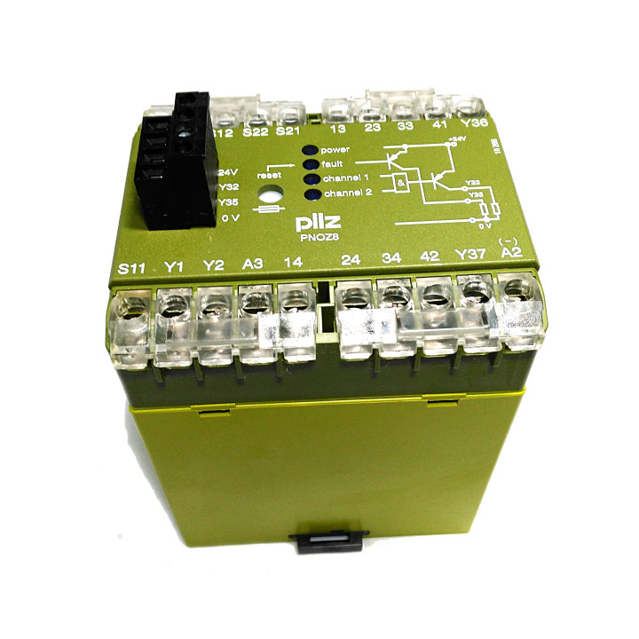 PILZ 474760 PNOZ 8 - Rele di Sicurezza 24VDC 4.5W 3NO 1NC